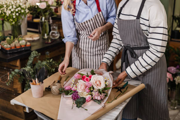 2 people arranging flower bouquet